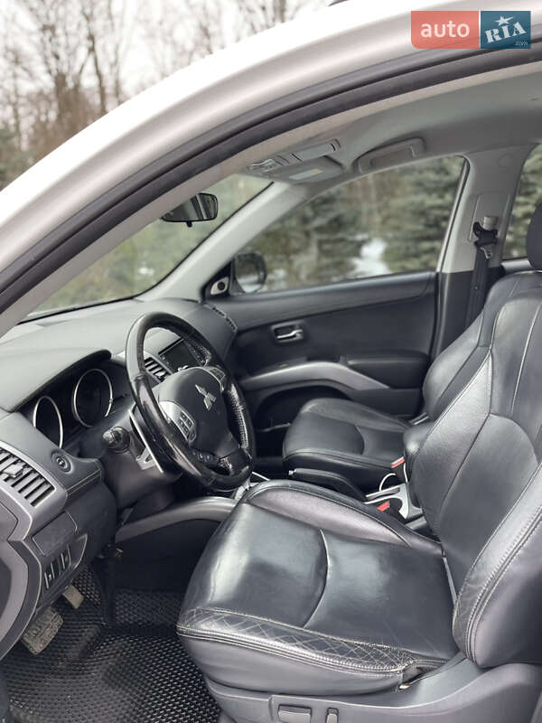 Mitsubishi Outlander 2011