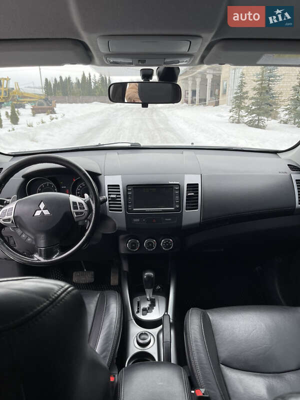 Mitsubishi Outlander 2011