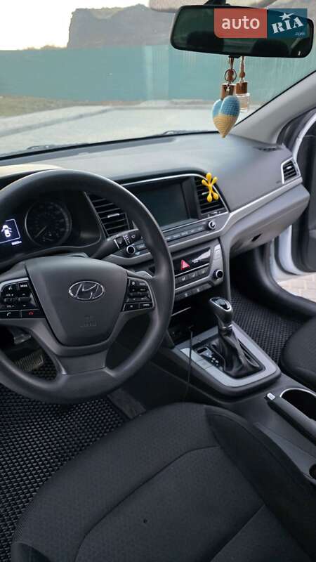 Hyundai Elantra 2017