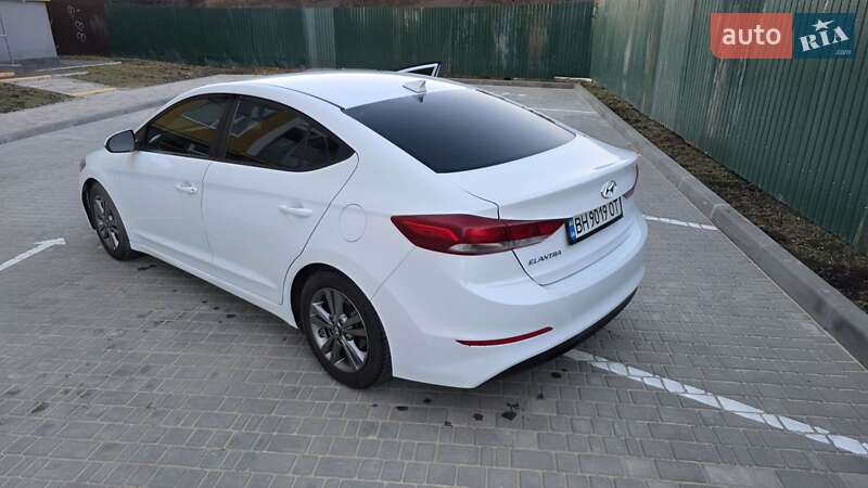Hyundai Elantra 2017