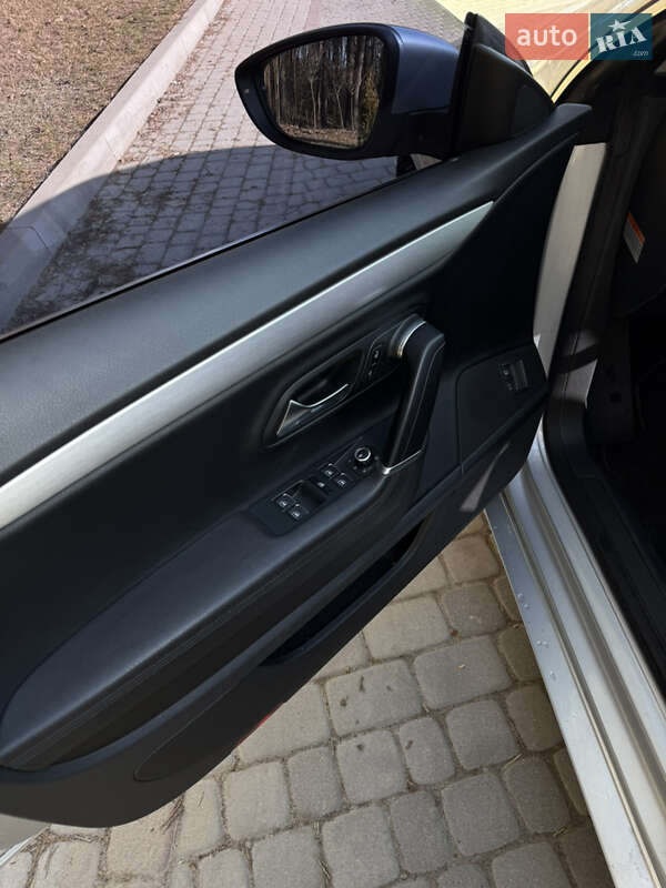 Volkswagen CC / Passat CC 2011