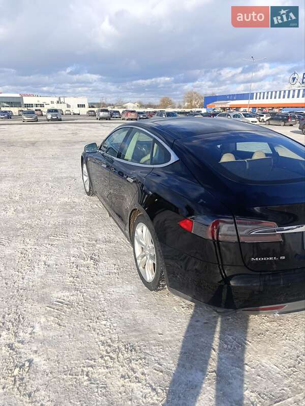 Tesla Model S 2013