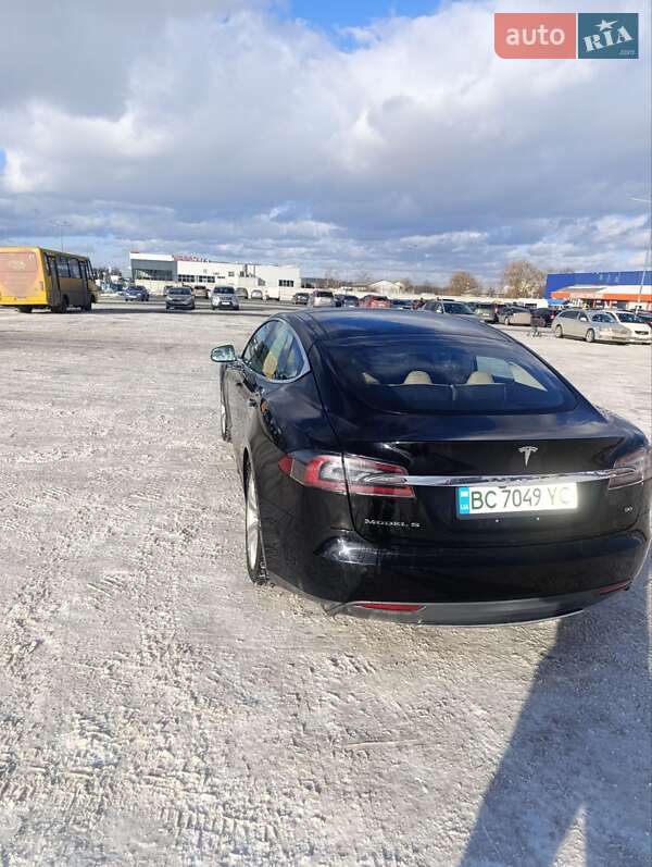 Tesla Model S 2013