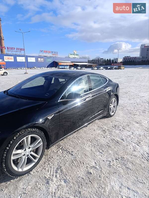 Tesla Model S 2013