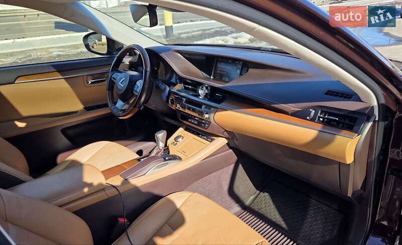 Lexus-16