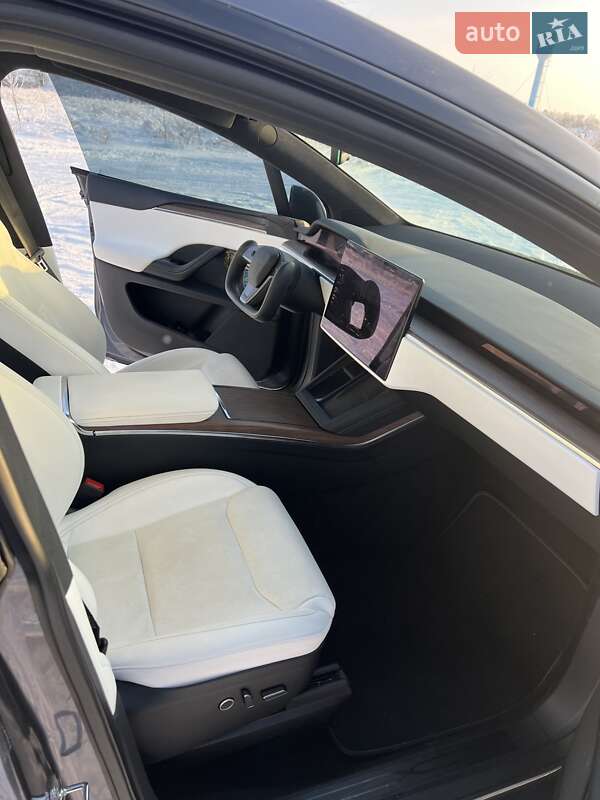 Tesla Model X 2022