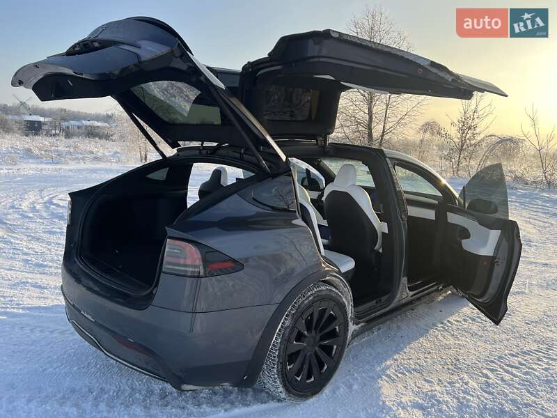 Tesla Model X 2022