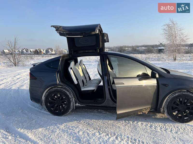 Tesla Model X 2022