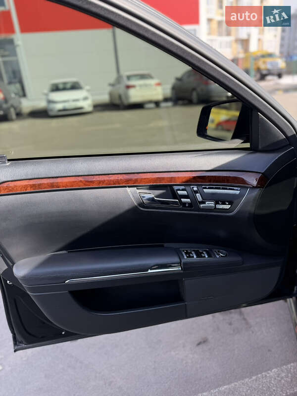 Mercedes-Benz S-Class 2010