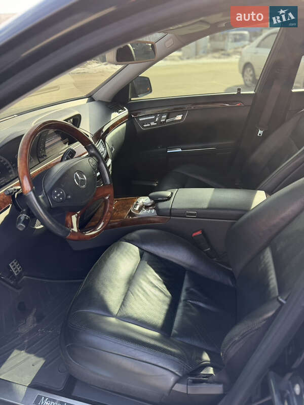 Mercedes-Benz S-Class 2010