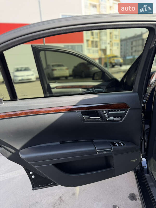 Mercedes-Benz S-Class 2010