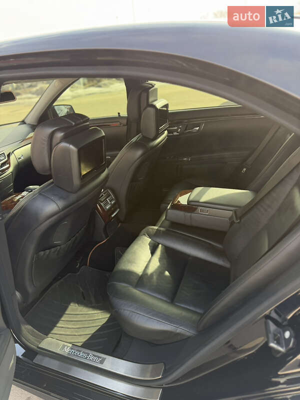 Mercedes-Benz S-Class 2010