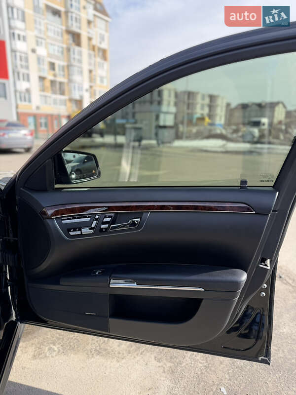 Mercedes-Benz S-Class 2010