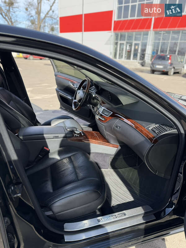 Mercedes-Benz S-Class 2010