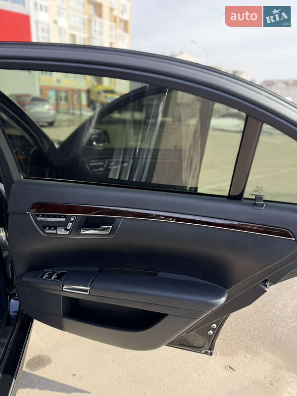 Mercedes-Benz S-Class 2010