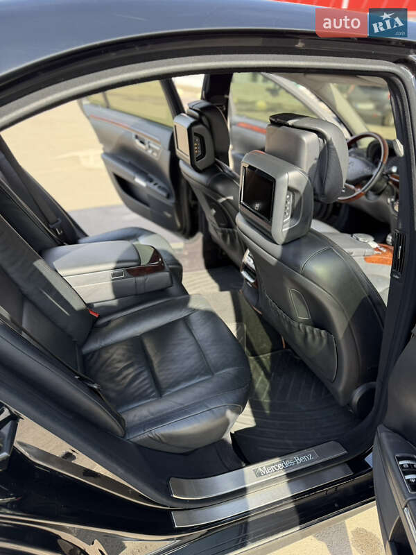 Mercedes-Benz S-Class 2010