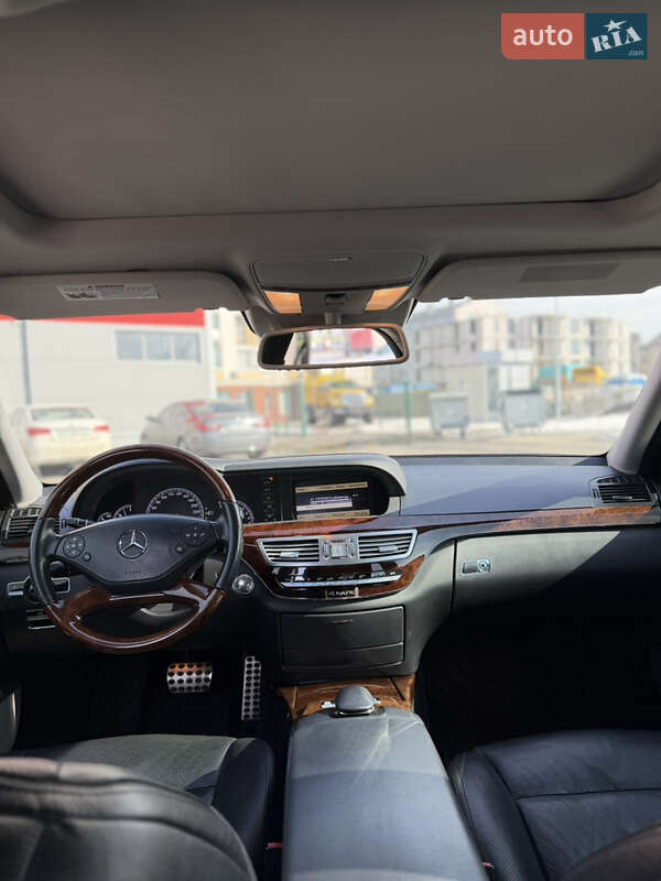 Mercedes-Benz S-Class 2010