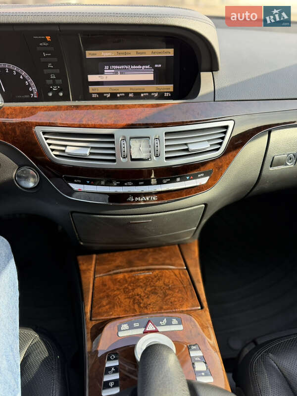 Mercedes-Benz S-Class 2010