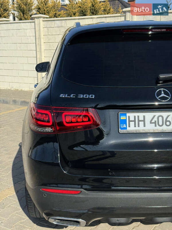 Mercedes-Benz GLC-Class 2021