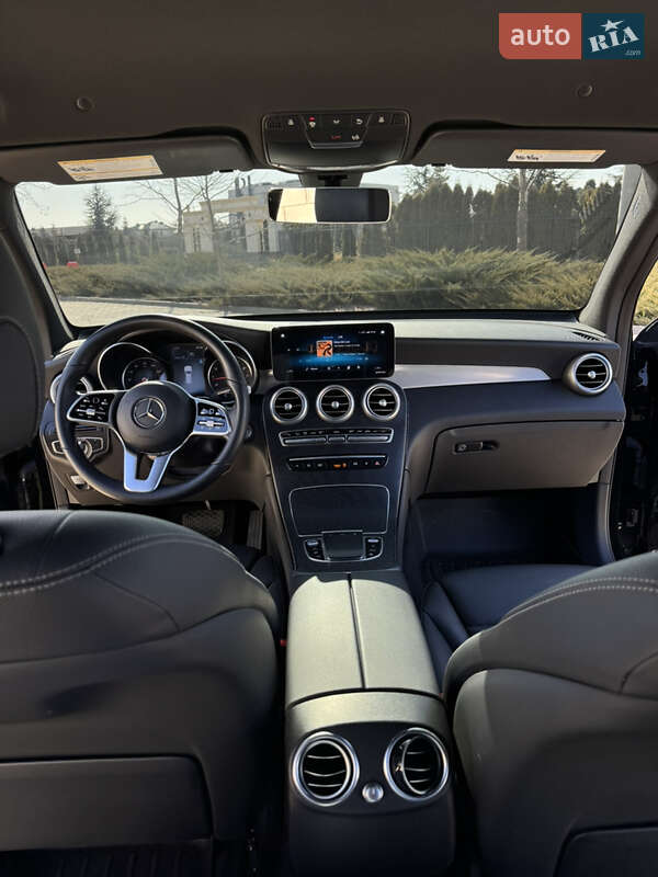 Mercedes-Benz GLC-Class 2021