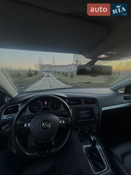 Volkswagen e-Golf 2015