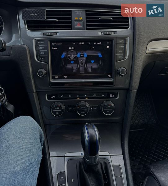 Volkswagen e-Golf 2015