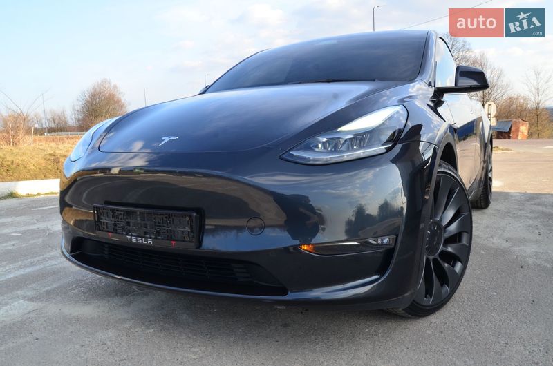 Tesla Model Y 2024