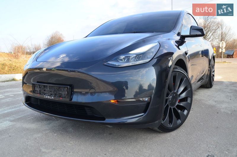 Tesla Model Y 2024