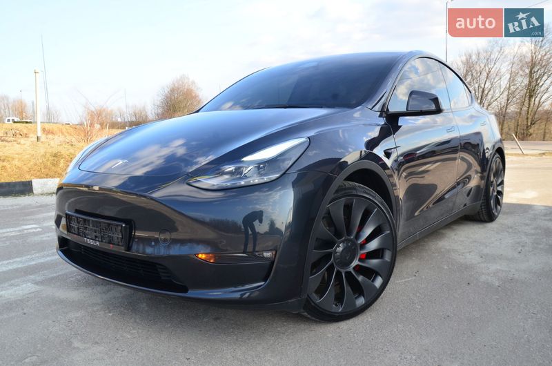 Tesla Model Y 2024