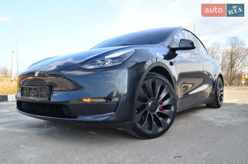 Tesla Model Y 2024