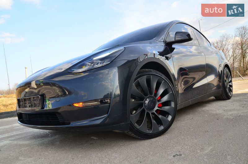 Tesla Model Y 2024