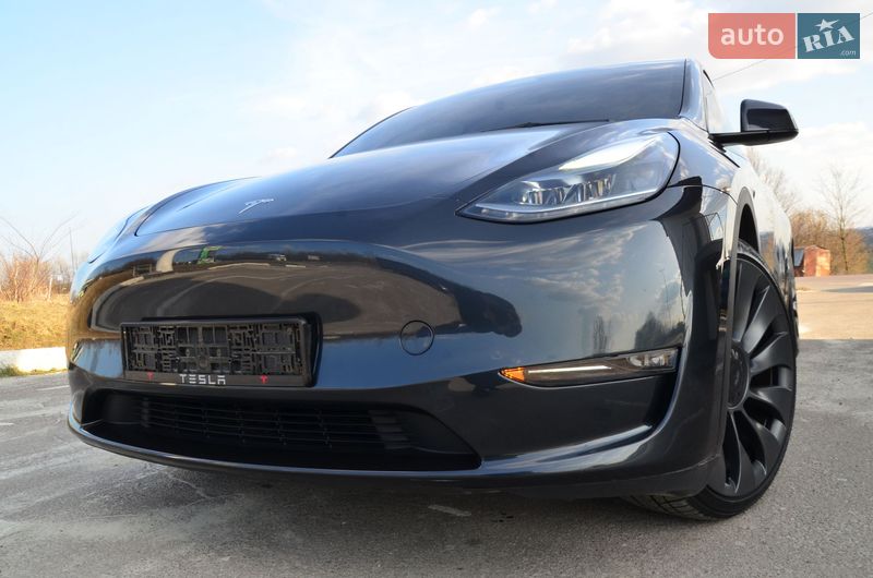 Tesla Model Y 2024