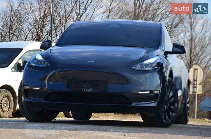 Tesla Model Y 2024