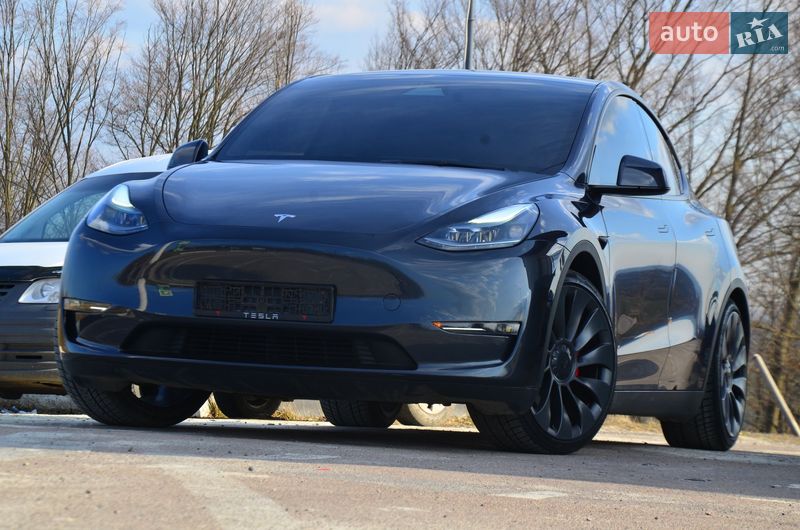 Tesla Model Y 2024