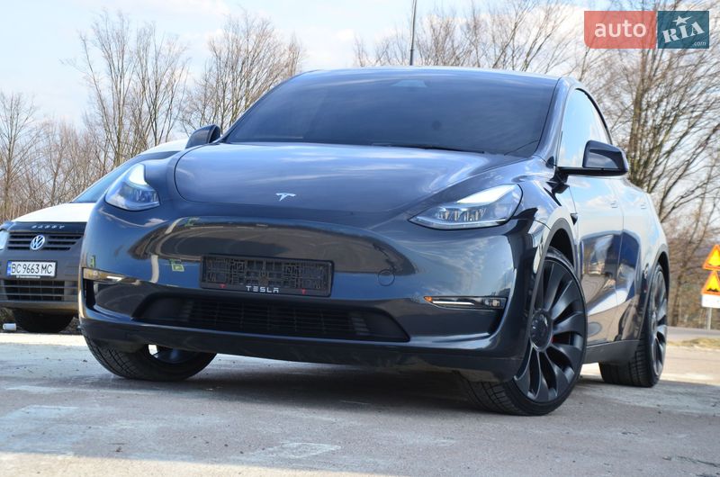 Tesla Model Y 2024