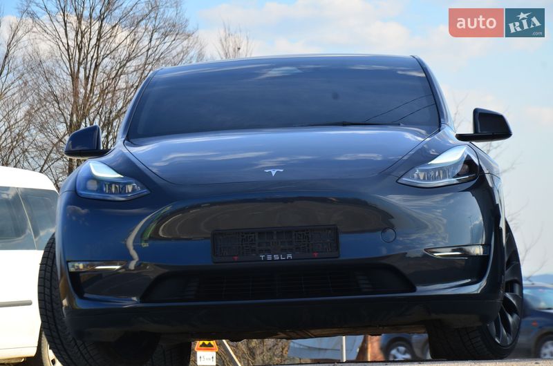 Tesla Model Y 2024