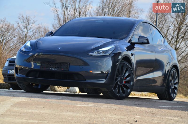 Tesla Model Y 2024