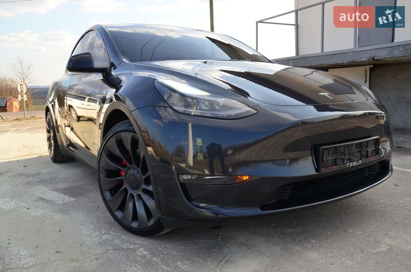 Tesla Model Y 2024