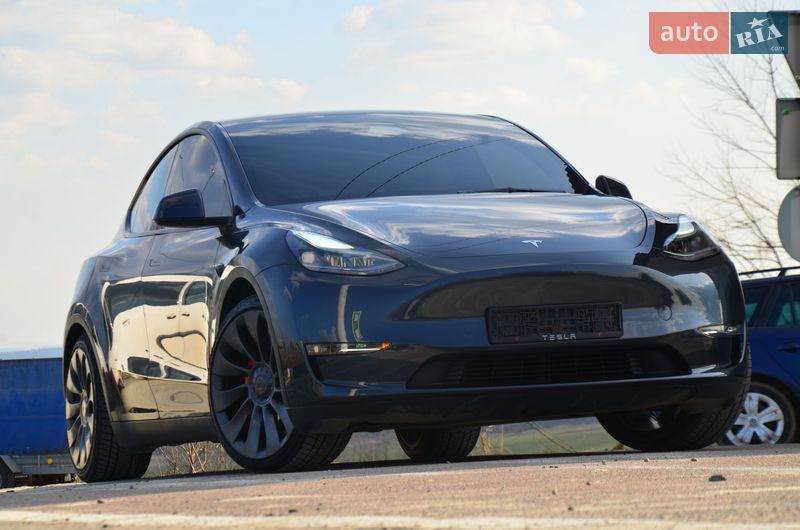 Tesla Model Y 2024
