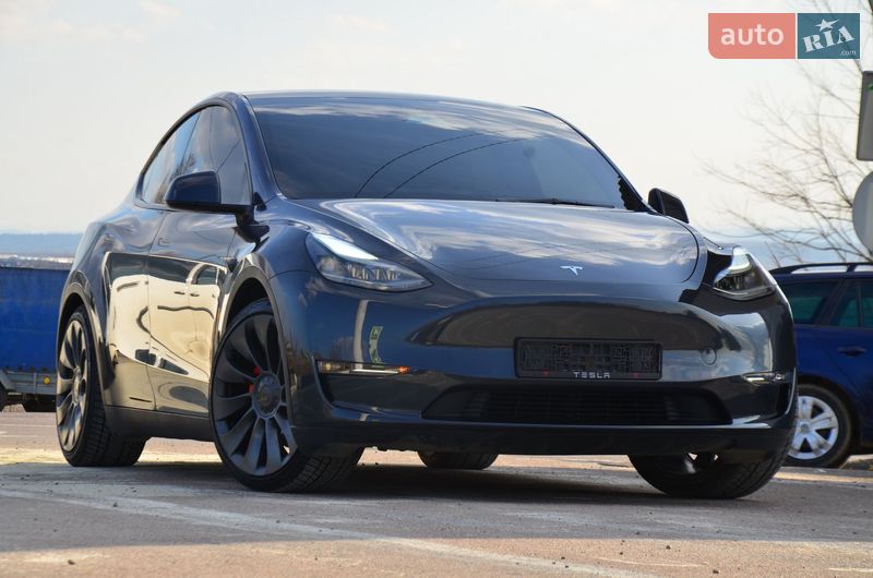 Tesla Model Y 2024