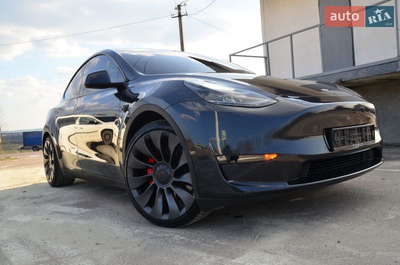 Tesla Model Y 2024
