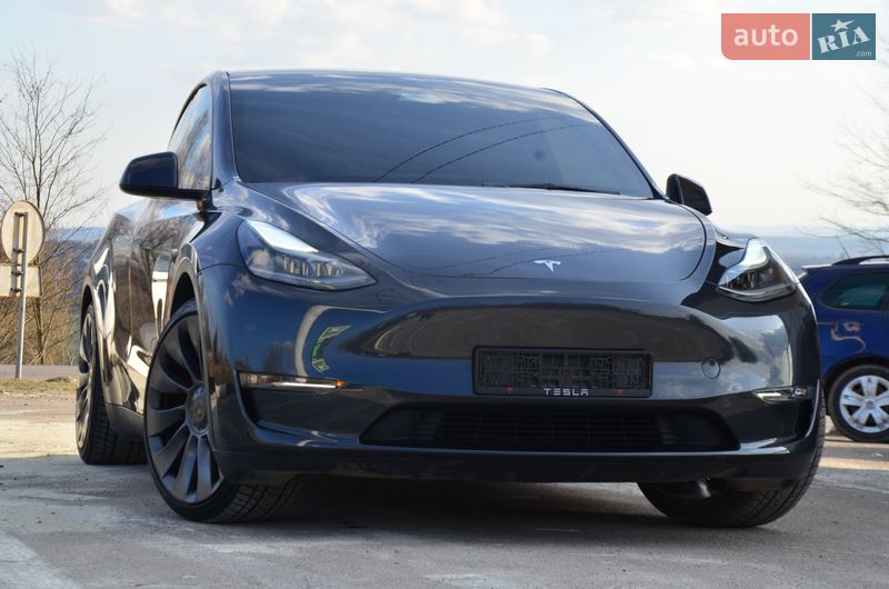 Tesla Model Y 2024