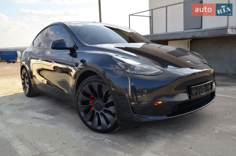 Tesla Model Y 2024