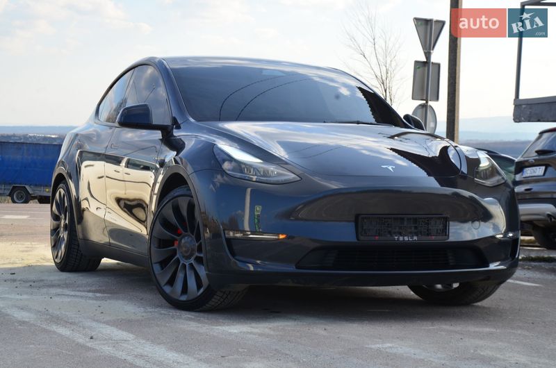Tesla Model Y 2024