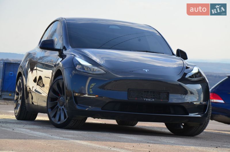 Tesla Model Y 2024