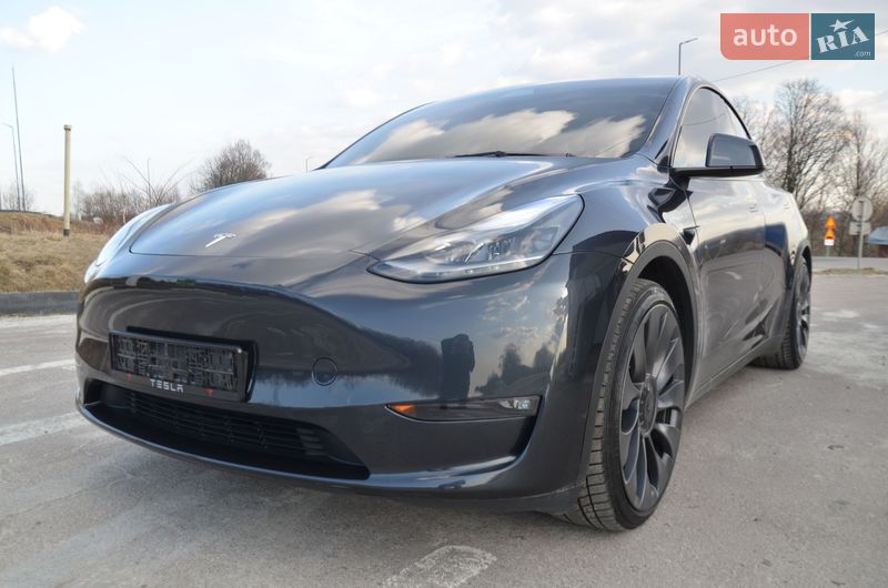 Tesla Model Y 2024