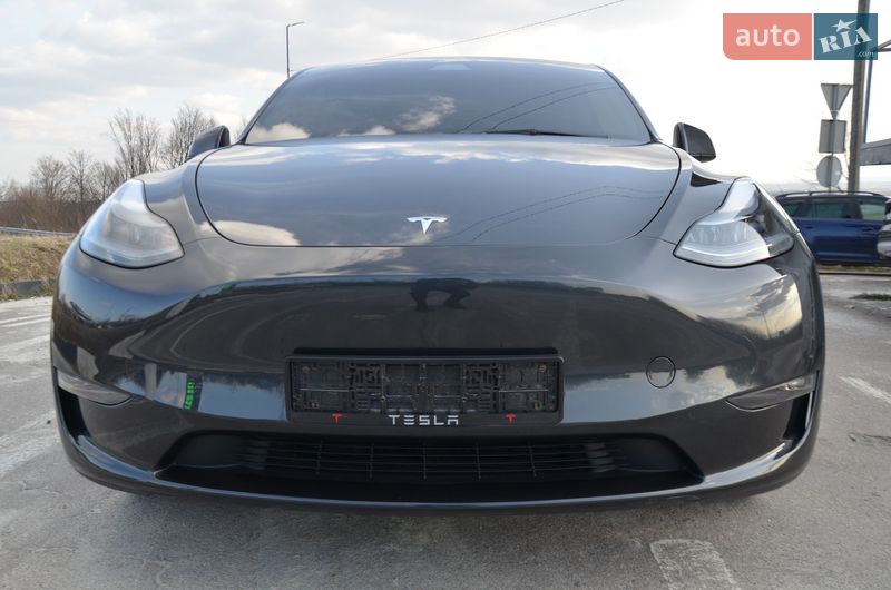 Tesla Model Y 2024