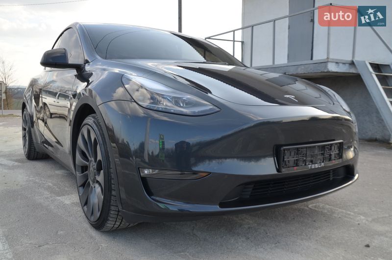 Tesla Model Y 2024