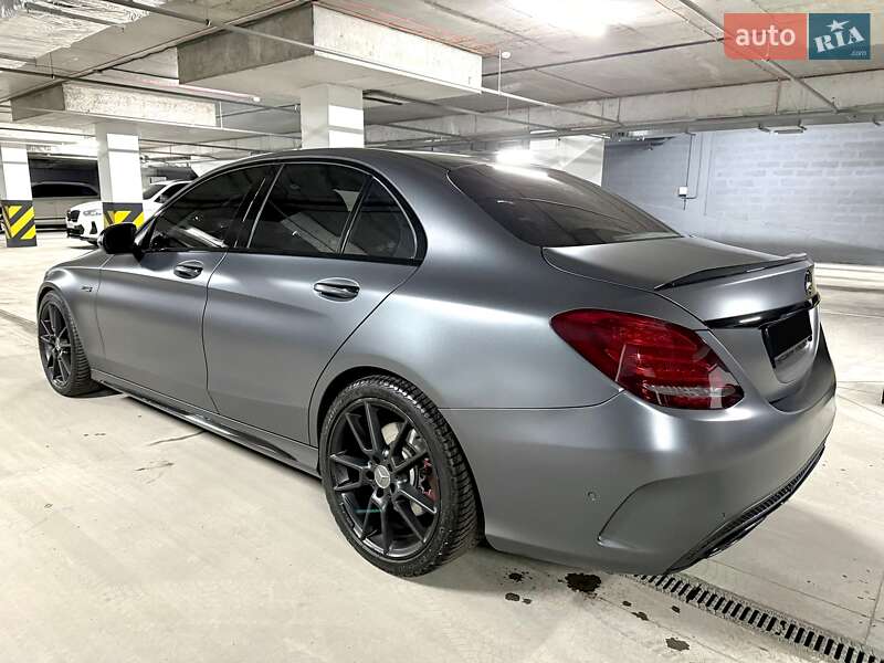 Mercedes-Benz-2