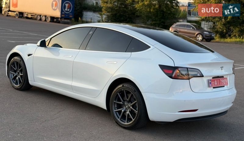 Tesla Model 3 2020